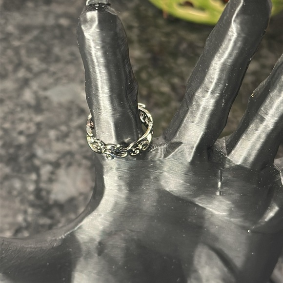 New Silver Tone Ring with Rose 🌹Giving Beauty Vibes Women’s Size 10 Ring - Picture 6 of 11